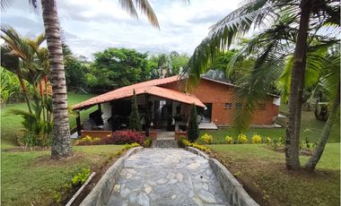 Tu refugio ideal en Cerritos: Casa campestre con todo el confort