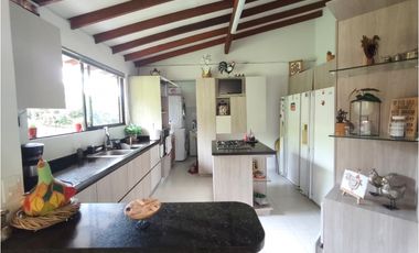 Tu refugio ideal en Cerritos: Casa campestre con todo el confort