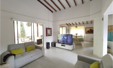 Tu refugio ideal en Cerritos: Casa campestre con todo el confort