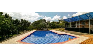En Venta linda finca con piscina en Anapoima.