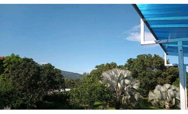 En Venta linda finca con piscina en Anapoima.