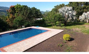 En Venta linda finca con piscina en Anapoima.