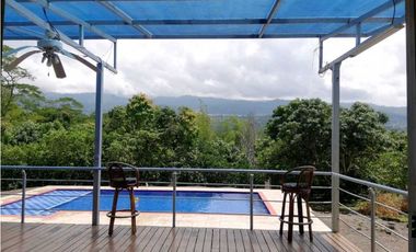 En Venta linda finca con piscina en Anapoima.