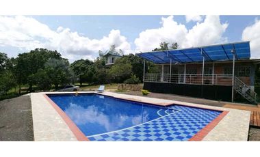 En Venta linda finca con piscina en Anapoima.