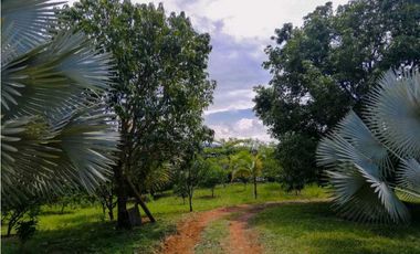 En Venta linda finca con piscina en Anapoima.