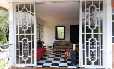 En Venta linda finca con piscina en Anapoima.