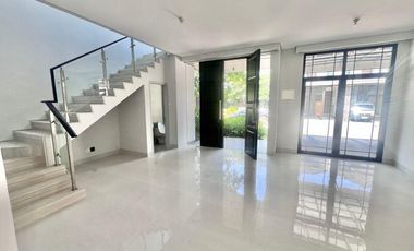 Disewakan Rumah New Gress Grand Island ada AC,Aruba Villa Pakuwon City