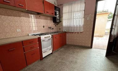 VENTA - CASA AV. EJERCITO UBICACION ESTRATEGICA APTA CREDITO
