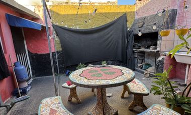 EN VENTA CASA A REFACCIONAR - ZONA DON BOSCO Y 3 DE FEBRERO