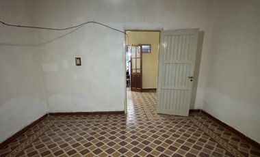 EN VENTA CASA A REFACCIONAR - ZONA DON BOSCO Y 3 DE FEBRERO