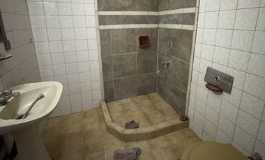 EN VENTA CASA A REFACCIONAR - ZONA DON BOSCO Y 3 DE FEBRERO