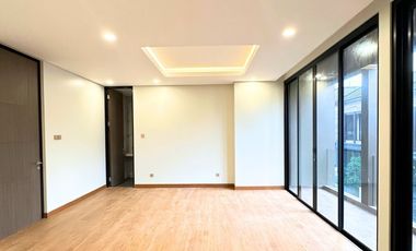 Brand new modern townhouse selangkah ke tol andara