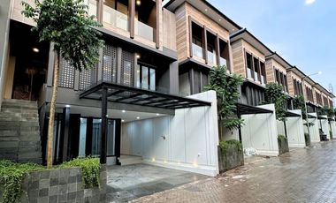 Brand new modern townhouse selangkah ke tol andara