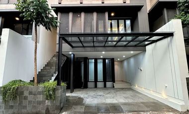 Brand new modern townhouse selangkah ke tol andara