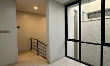 Brand new modern townhouse selangkah ke tol andara