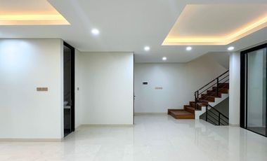 Brand new modern townhouse selangkah ke tol andara