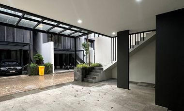 Brand new modern townhouse selangkah ke tol andara