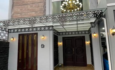 Rumah mewah 2 Lantai 1 M an dalam cluster Jagakarsa