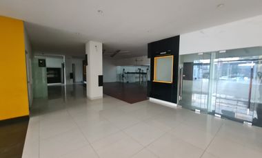GEDUNG SHOWROOM MOBIL BARU BSD SERPONG TANGERANG SIAP HUNI