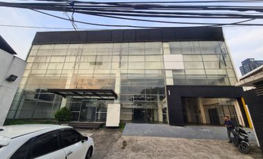 GEDUNG SHOWROOM MOBIL BARU BSD SERPONG TANGERANG SIAP HUNI
