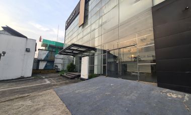 GEDUNG SHOWROOM MOBIL BARU BSD SERPONG TANGERANG SIAP HUNI