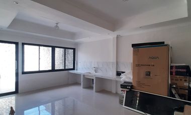 Dijual rumah 2lt siap pakai type 100+ di cluster Pamela Mass
