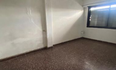 Deposito de 650 mts2 en 2 plantas -  Piñeyro Avellaneda