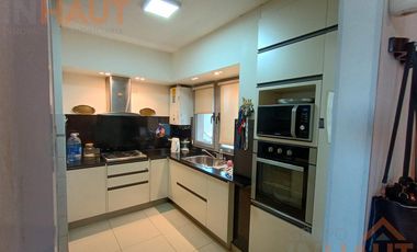 Venta Departamento 3 habitaciones + dos cocheras y bauleras sarmiento al 200