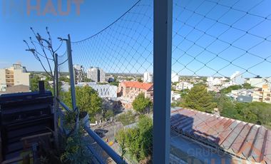 Venta Departamento 3 habitaciones + dos cocheras y bauleras sarmiento al 200