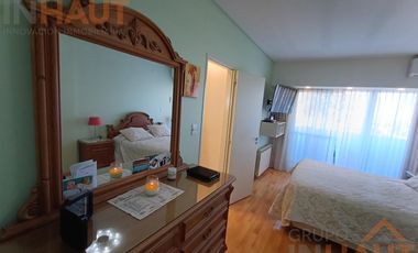 Venta Departamento 3 habitaciones + dos cocheras y bauleras sarmiento al 200