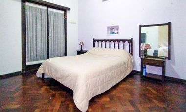 Espectacular casa de 6 ambientes en dos plantas