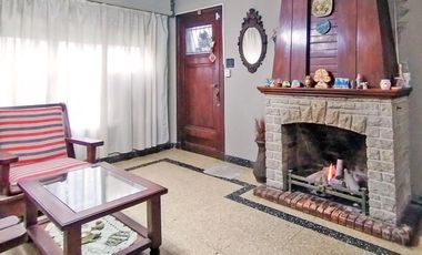 Espectacular casa de 6 ambientes en dos plantas