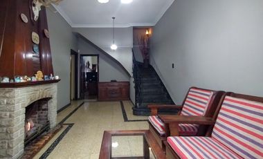 Espectacular casa de 6 ambientes en dos plantas