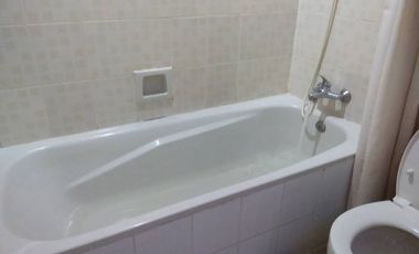 HOTEL TENGAH KOTA GENTENG KALI DEKAT TUNJUNGAN PLAZA, EMBONG MALANG