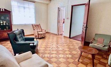 Edificio venta CENTRO - Locales en PB y 2 deptos en PA / Premises on GF + 2 apts