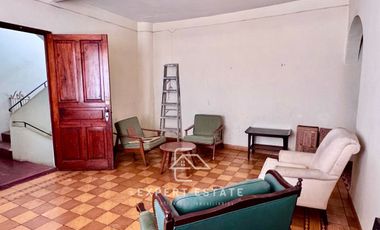 Edificio venta CENTRO - Locales en PB y 2 deptos en PA / Premises on GF + 2 apts