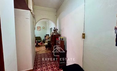 Edificio venta CENTRO - Locales en PB y 2 deptos en PA / Premises on GF + 2 apts