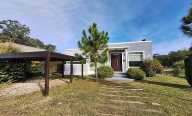 Casa en Costa Esmeralda - Barrio golf II