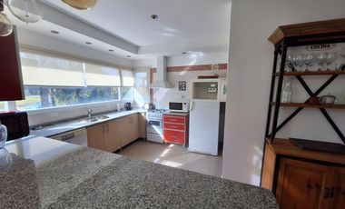 Casa en Costa Esmeralda - Barrio golf II