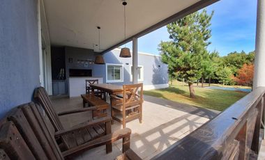 Casa en Costa Esmeralda - Barrio golf II