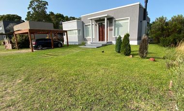 Casa en Costa Esmeralda - Barrio golf II