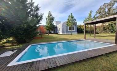 Casa en Costa Esmeralda - Barrio golf II