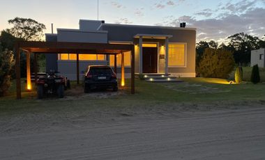 Casa en Costa Esmeralda - Barrio golf II