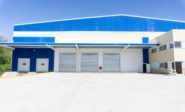 importante deposito de 12000 m2 a tan solo 100 mts de Panamericana, Garin