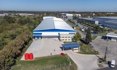 importante deposito de 12000 m2 a tan solo 100 mts de Panamericana, Garin