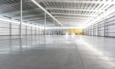 importante deposito de 12000 m2 a tan solo 100 mts de Panamericana, Garin