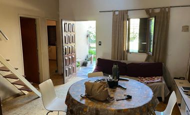 Casa en  Luis Guillon 2 dormitorios y entrada de coche