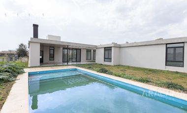VENTA CASA EN LA MAGDALENA - CANNING