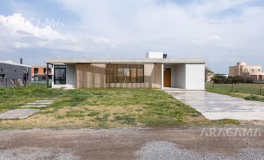 VENTA CASA EN LA MAGDALENA - CANNING