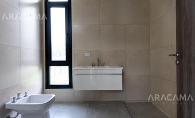 VENTA CASA EN LA MAGDALENA - CANNING